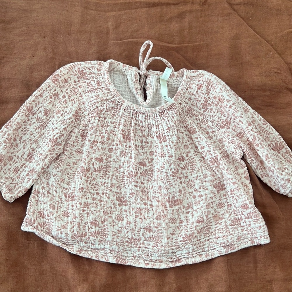 This is a WILD WAWA blouse. Adorable and versatile!! Perfect condition.